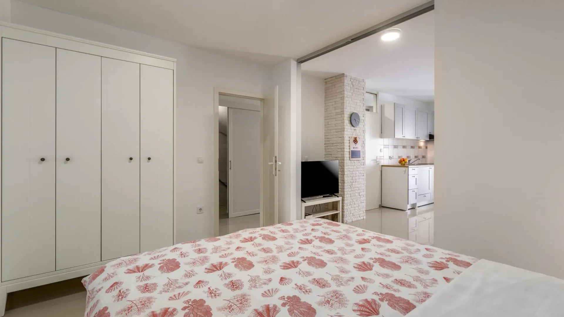 Modern Apartment Zen With Private Garden Porec Croazia
