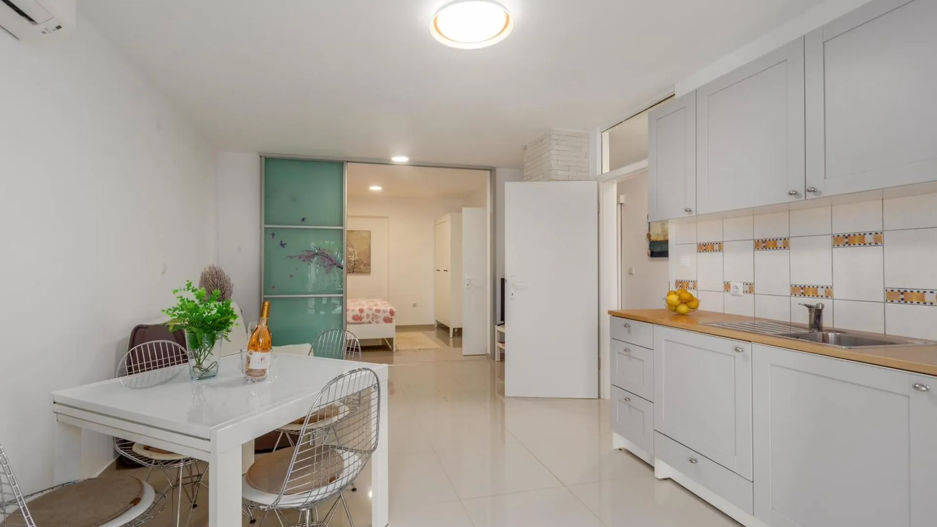 Modern Apartment Zen With Private Garden Poreč Chorwacja