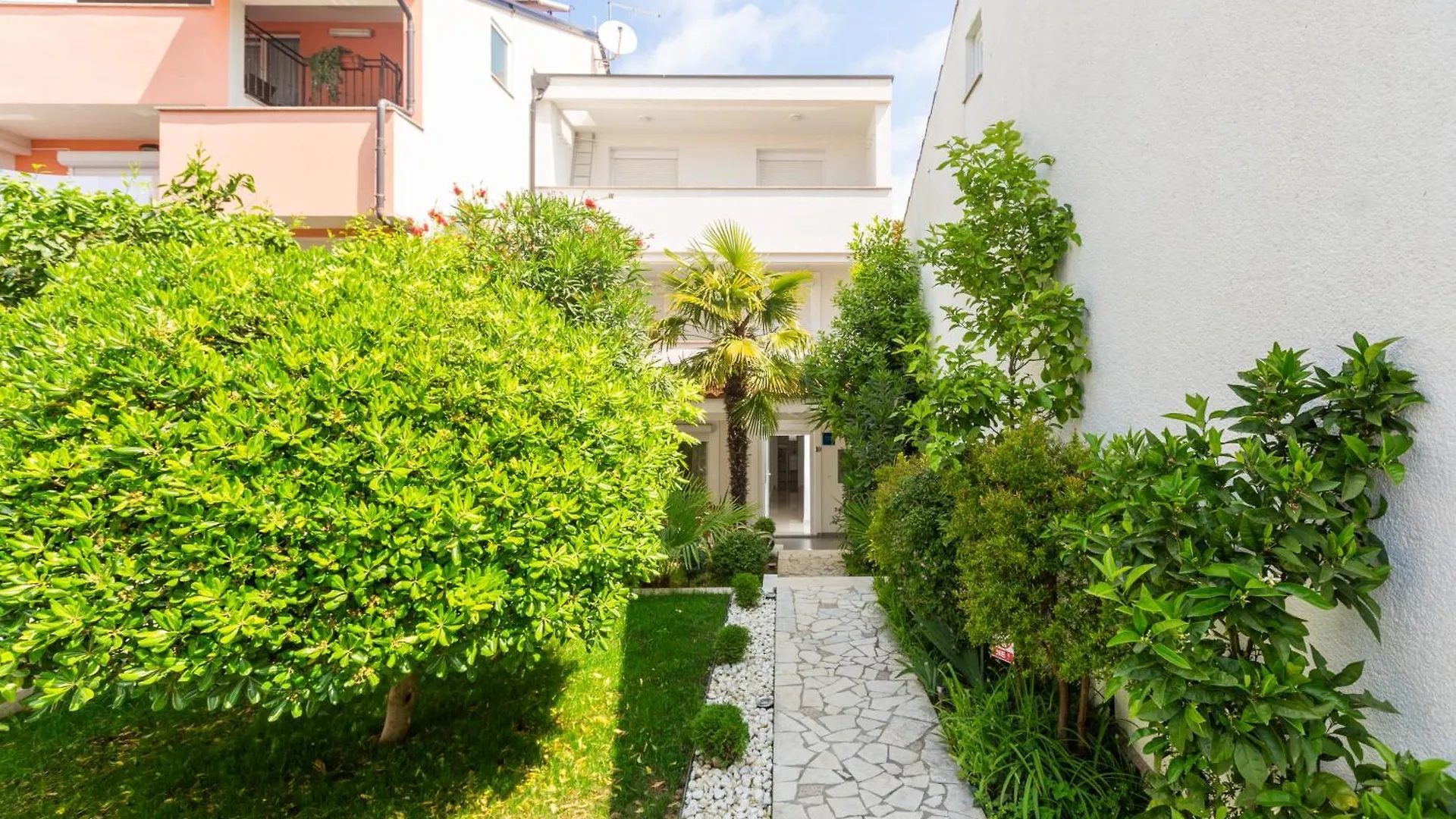 Modern Apartment Zen With Private Garden Porec